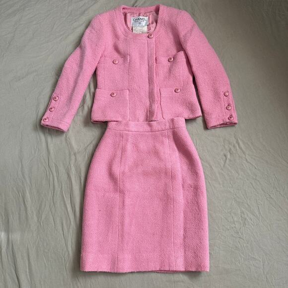 Vintage 90s Chanel XS Baby Pink Tweed 100% Wool + Silk Suit Set Blazer + Skirt - Picture 2 of 16